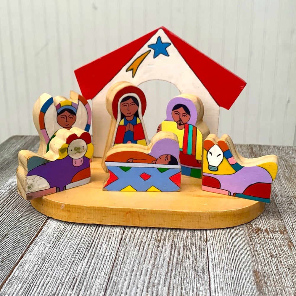 Wood nativity scene 8 piece